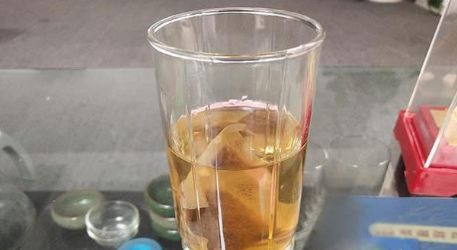 一杯草本潤嗓茶 慢性咽炎的天然調理方案與功能性茶飲料研制啟示